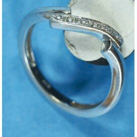 Ring 14 karat hvidguld med 6 brillanter