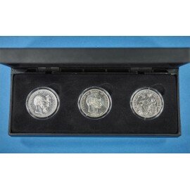 Møntsæt med de 3 første danske erindringsmønter.